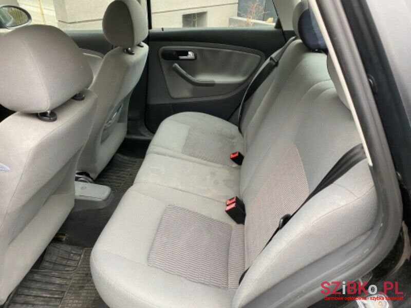 2002' SEAT Cordoba photo #1