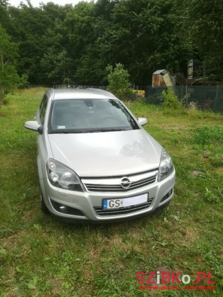 2008' Opel Astra photo #4