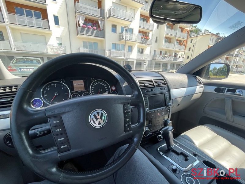 2005' Volkswagen Touareg photo #6