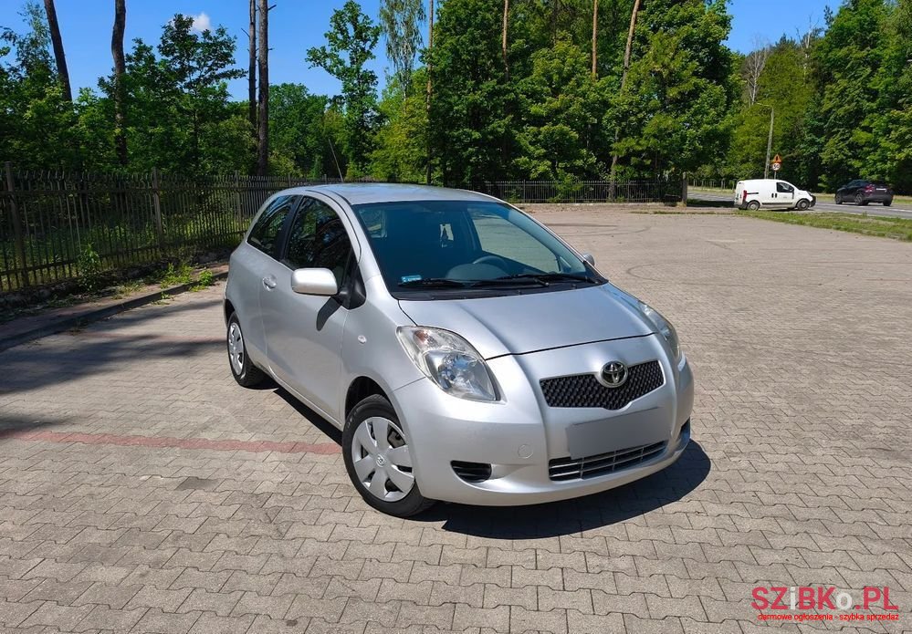 2006' Toyota Yaris 1.0 Luna photo #2