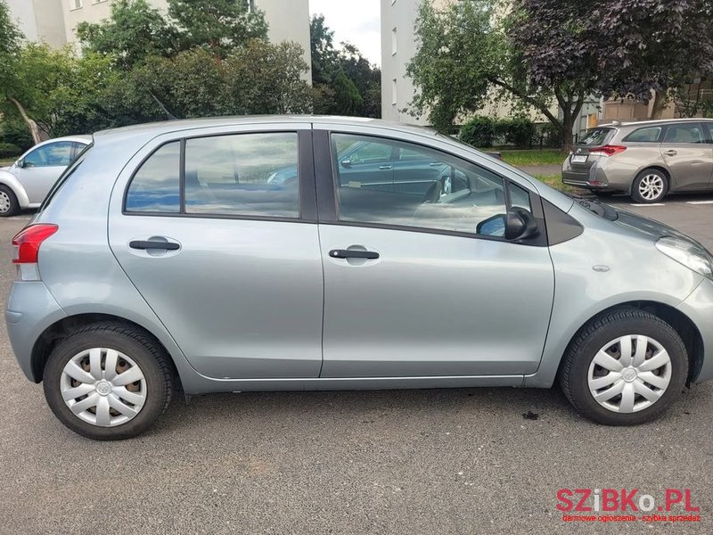 2011' Toyota Yaris 1.0 Luna photo #4