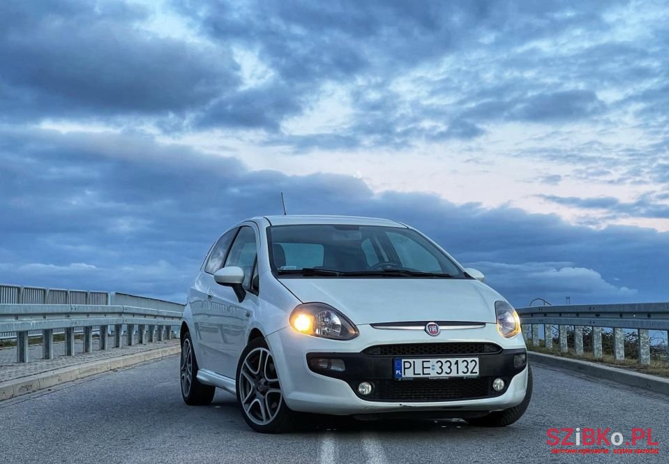 2010' Fiat Punto Evo photo #1