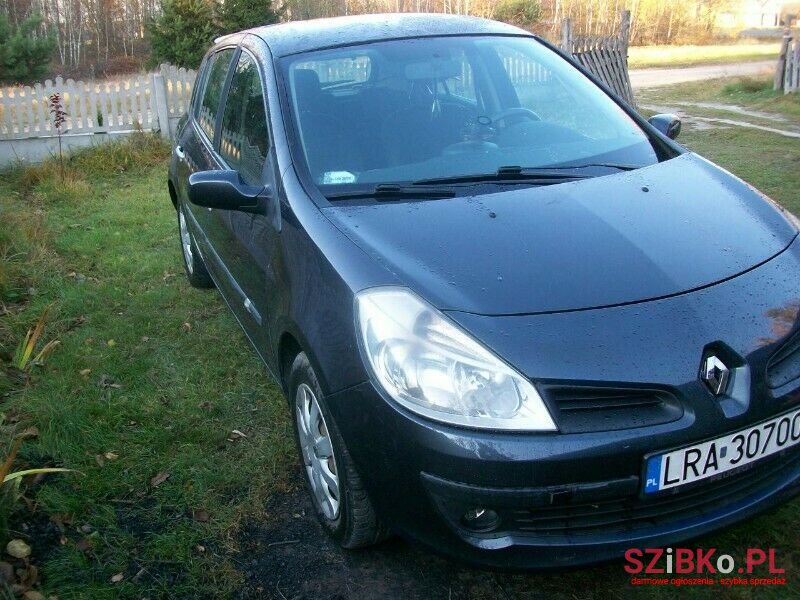 2008' Renault Clio photo #1