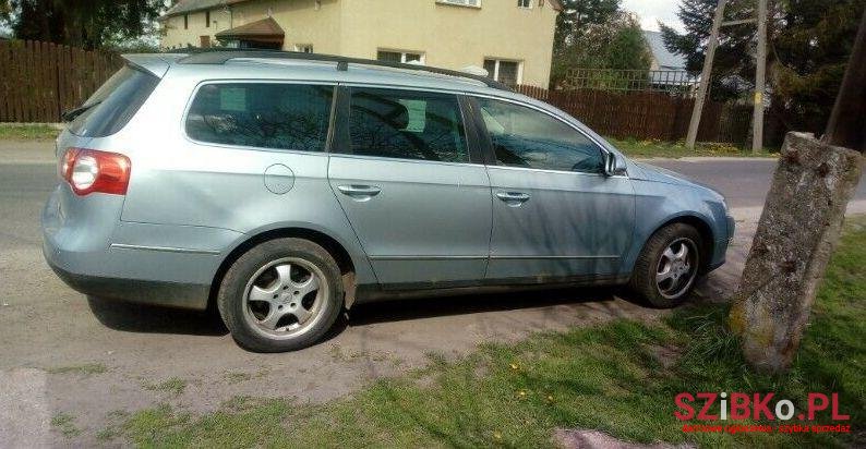 2005' Volkswagen Passat photo #1