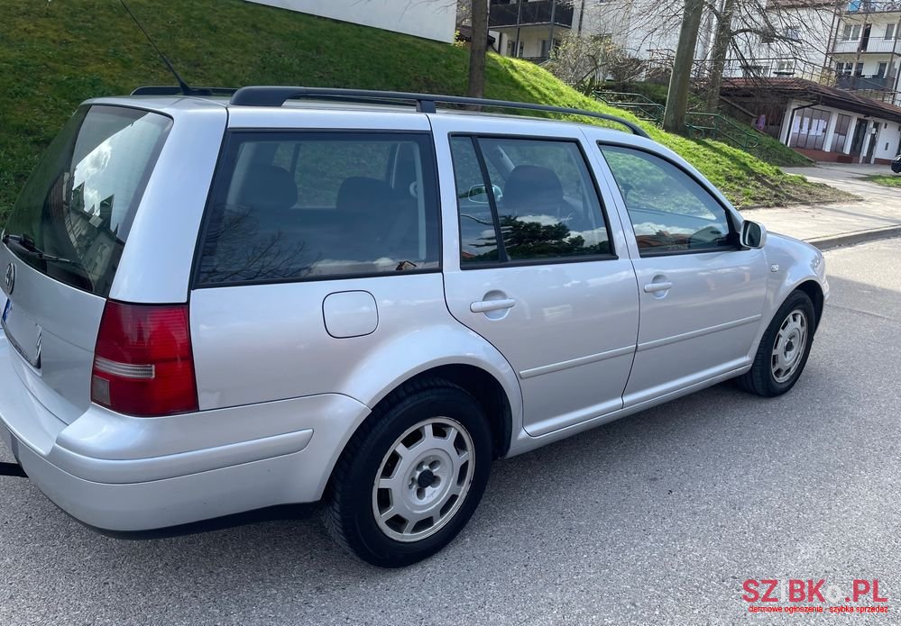 2004' Volkswagen Golf photo #5