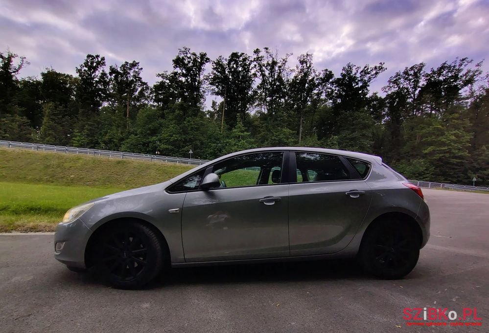 2010' Opel Astra Iv 2.0 Cdti Cosmo photo #5