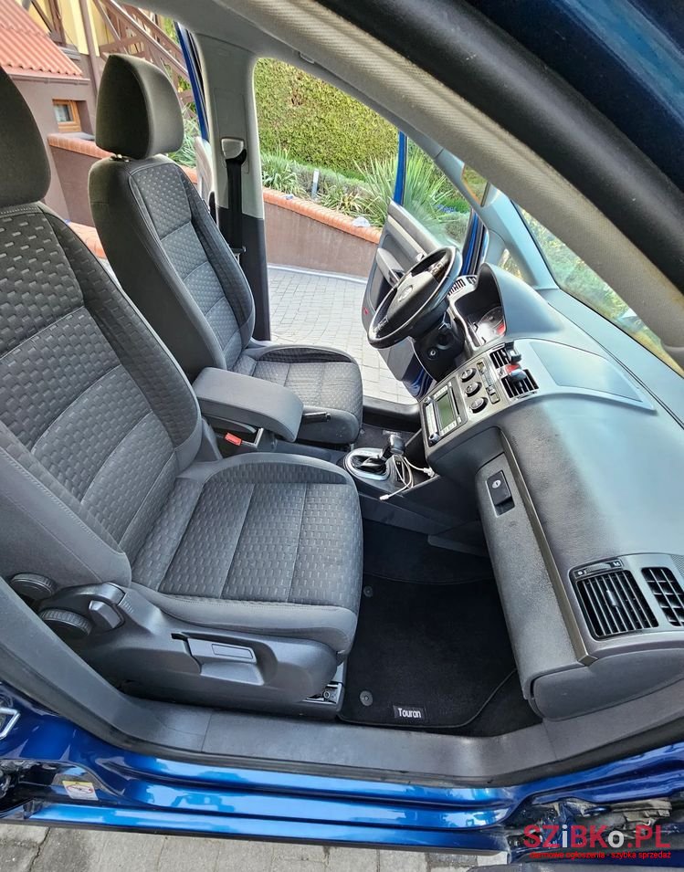 2007' Volkswagen Touran photo #5