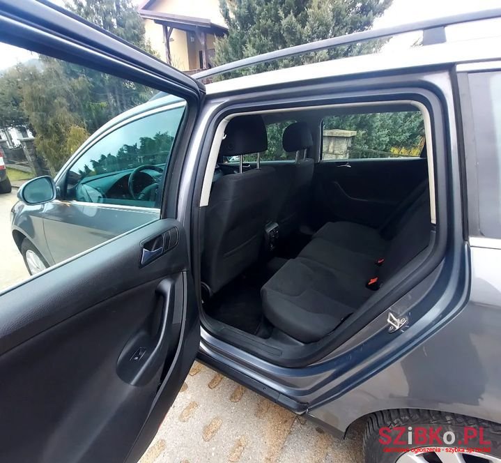 2006' Volkswagen Passat photo #5