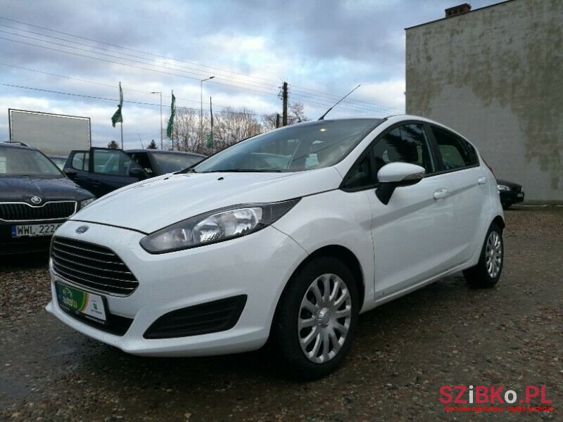 2015' Ford Fiesta photo #2