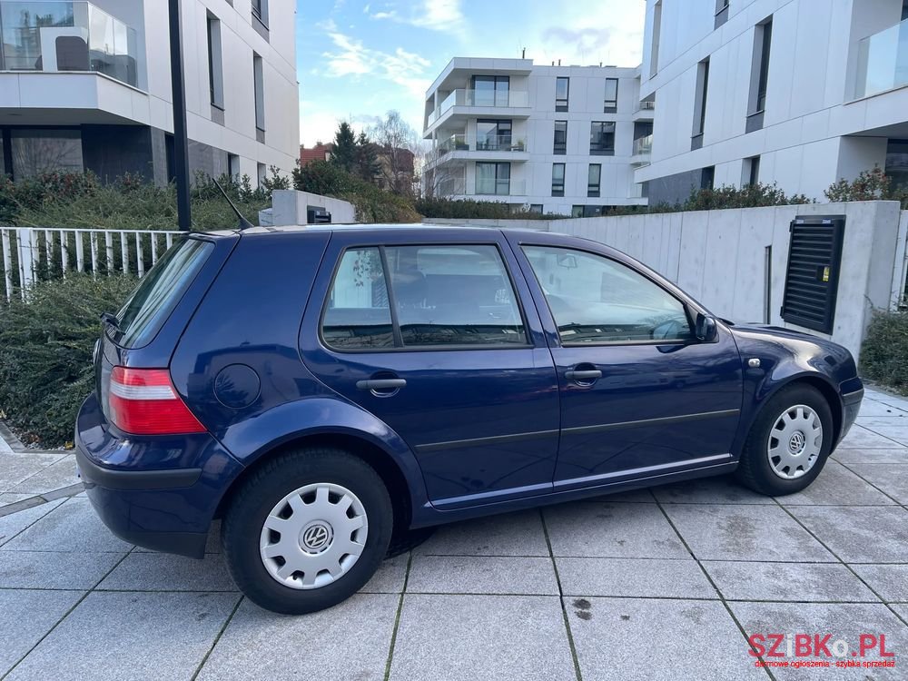 2003' Volkswagen Golf photo #2