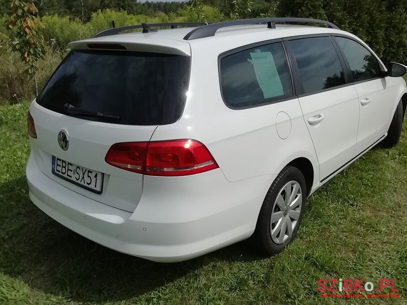 2011' Volkswagen Passat photo #4