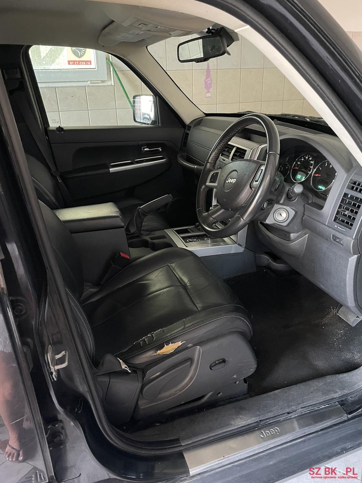 2010' Jeep Cherokee photo #5