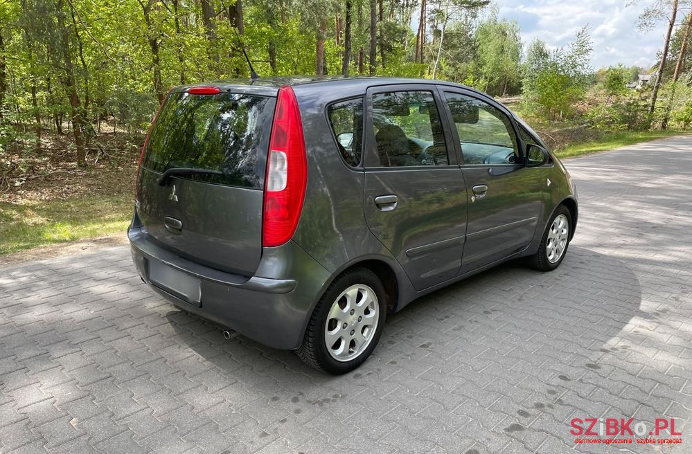 2007' Mitsubishi Colt photo #3