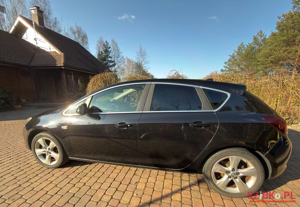 2010' Opel Astra 1.4 Turbo photo #4