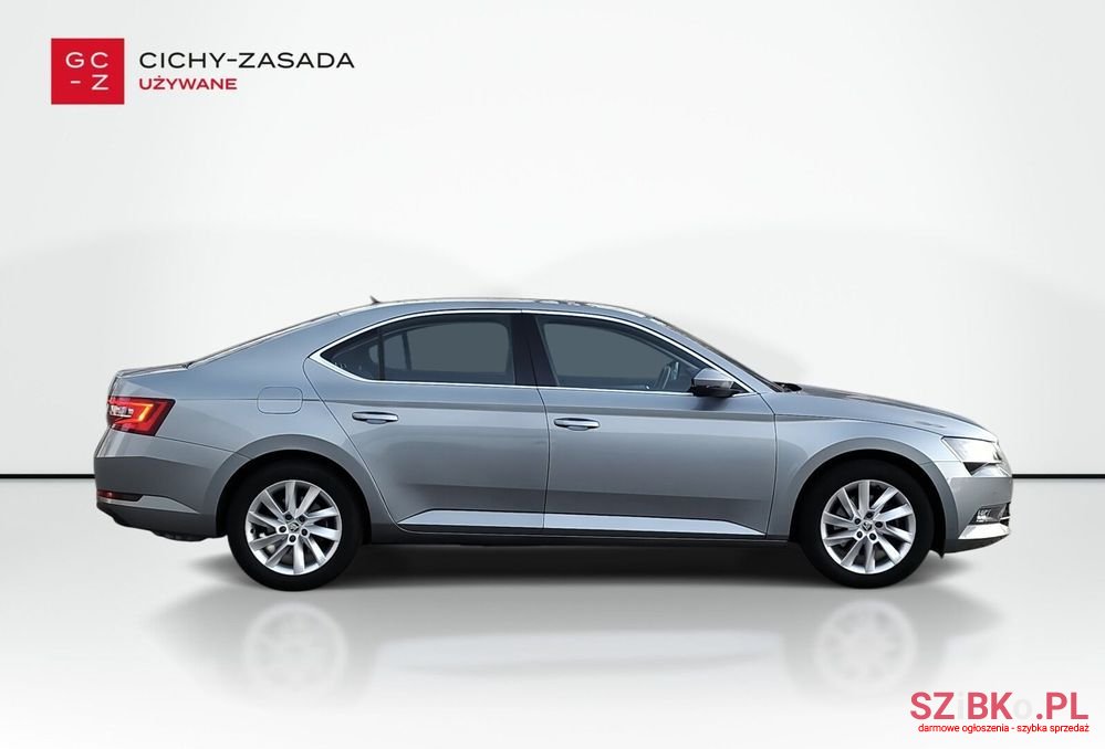 2019' Skoda Superb photo #5