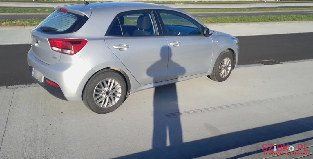 2019' Kia Rio photo #2