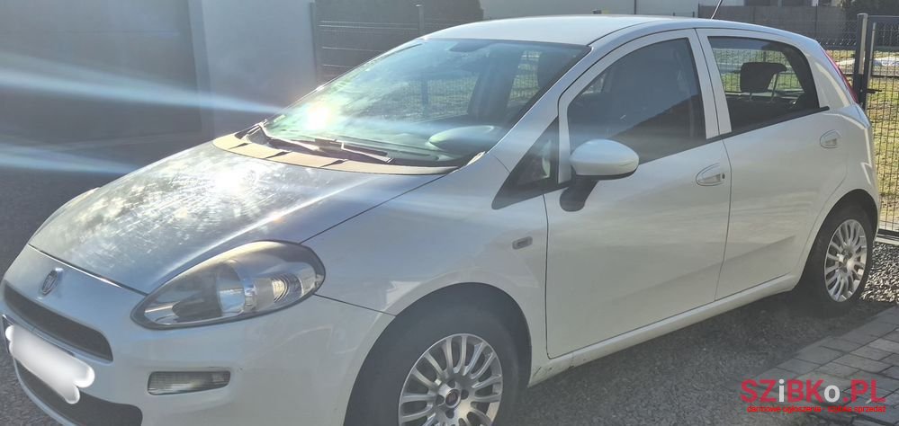 2015' Fiat Punto 1.4 Easy S&S photo #3