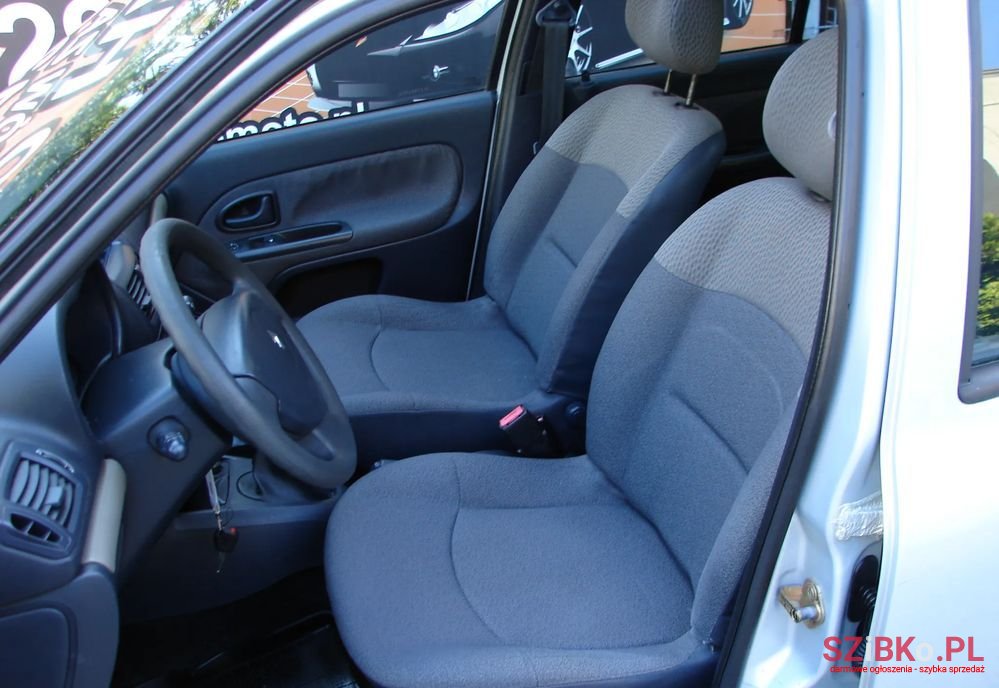 2004' Renault Clio photo #4