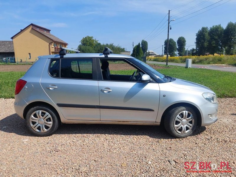 2011' Skoda Fabia 1.4 16V Ambition photo #2