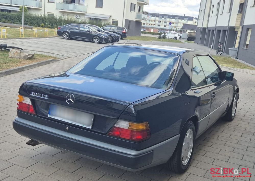 1987' Mercedes-Benz W124 photo #3