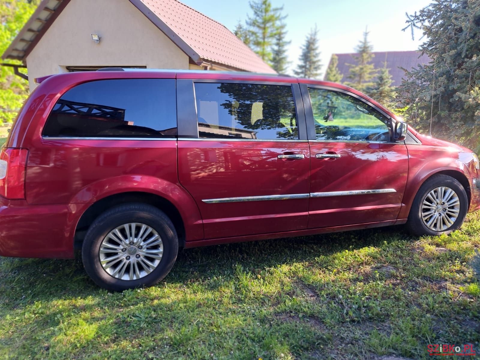 2014' Chrysler Town & Country photo #2