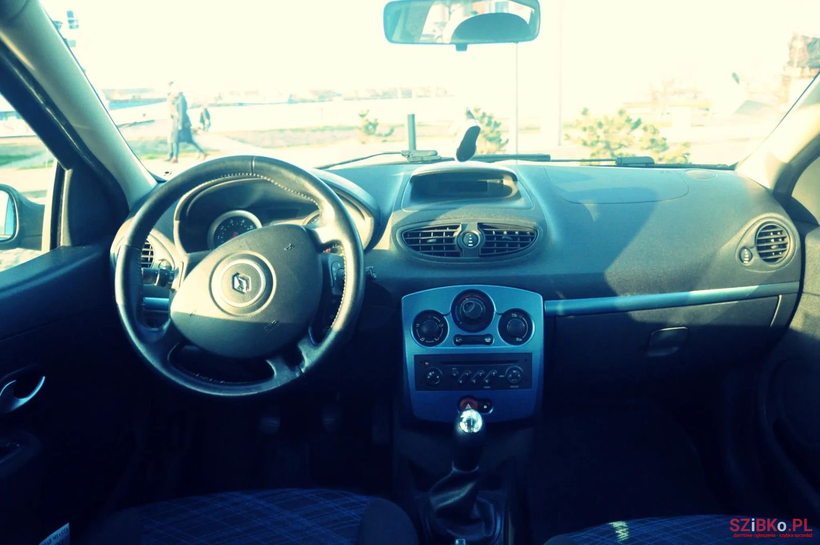 2008' Renault Clio photo #6