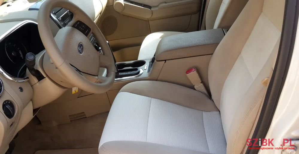 2010' Ford Explorer photo #6