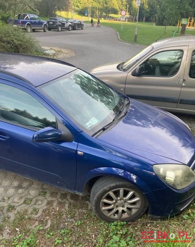 2005' Opel Astra photo #1