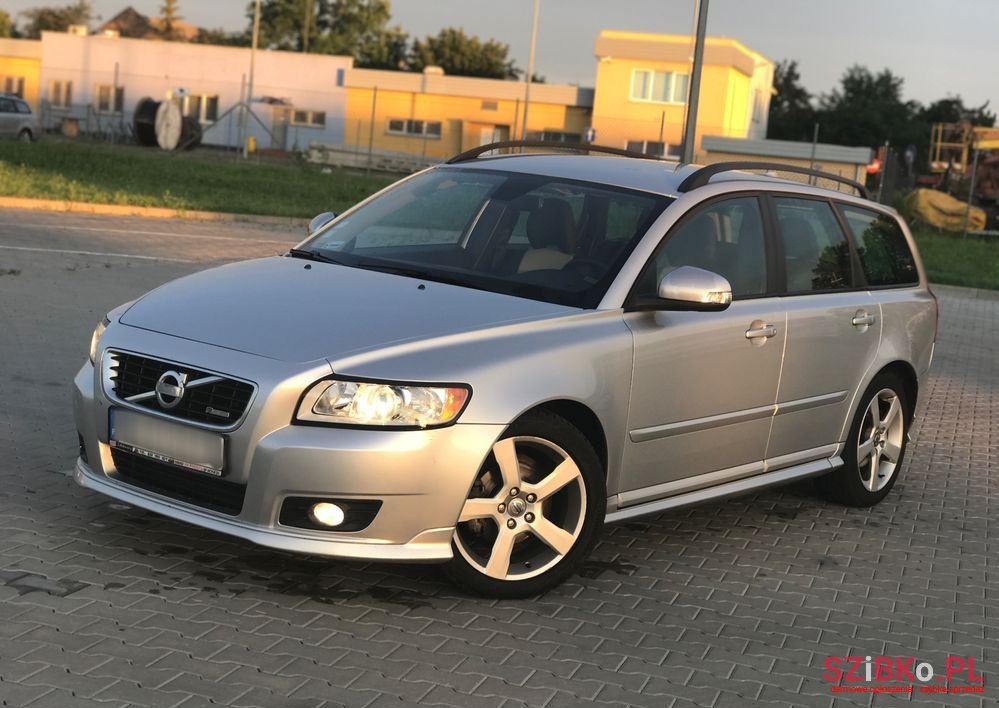 2010' Volvo V50 D2 R-Design photo #3