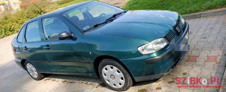 2002' SEAT Cordoba photo #1