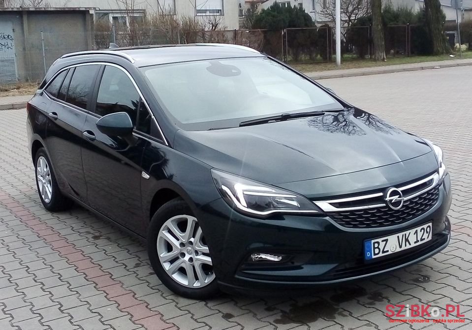 2017' Opel Astra photo #3