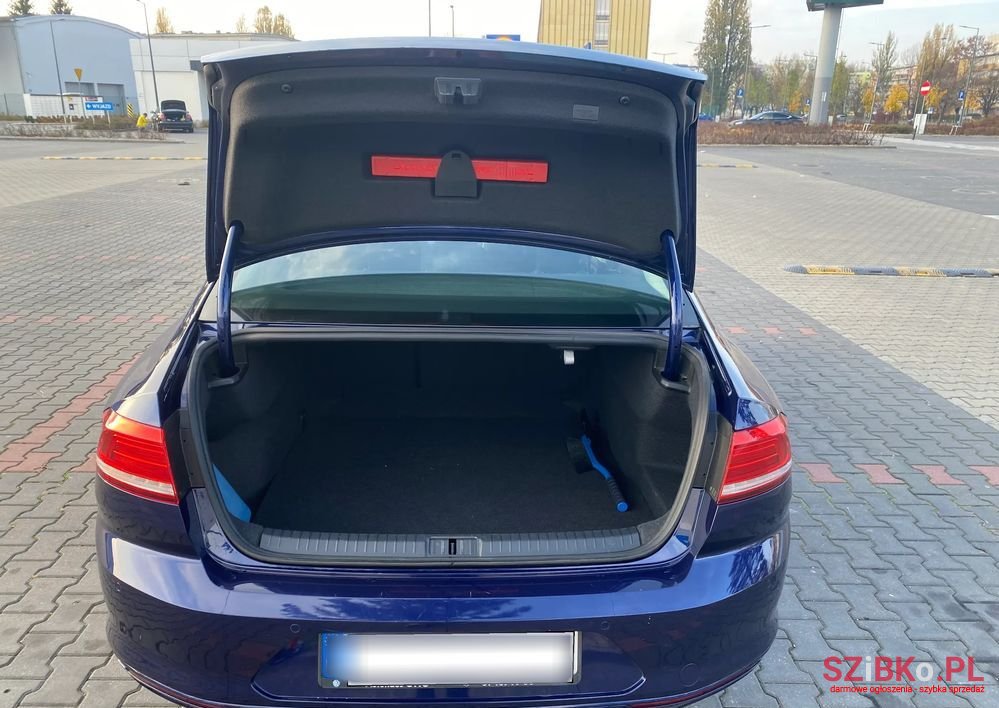 2019' Volkswagen Passat photo #4