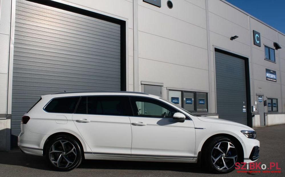 2020' Volkswagen Passat photo #5