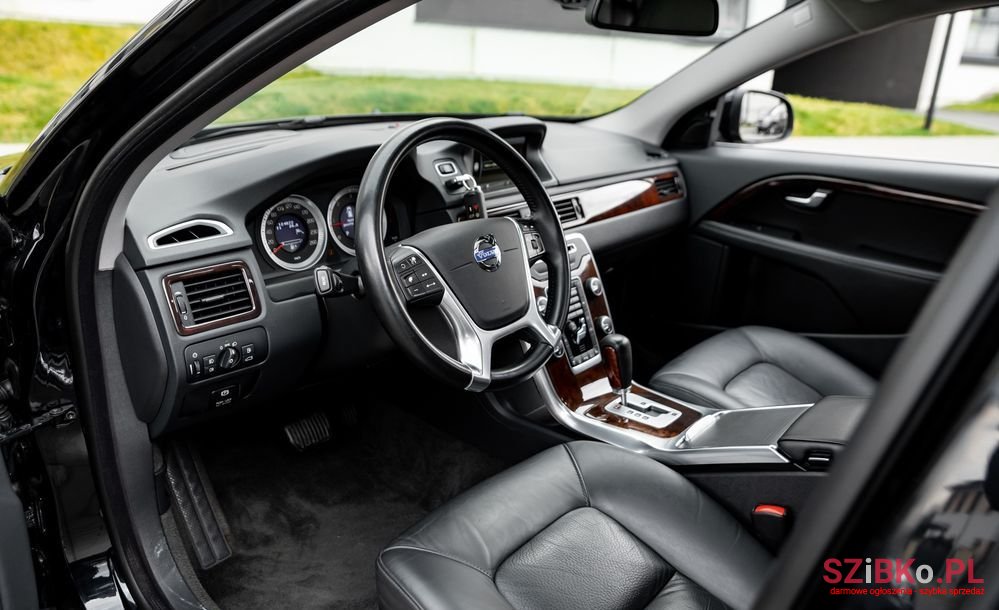 2011' Volvo V70 D3 photo #5