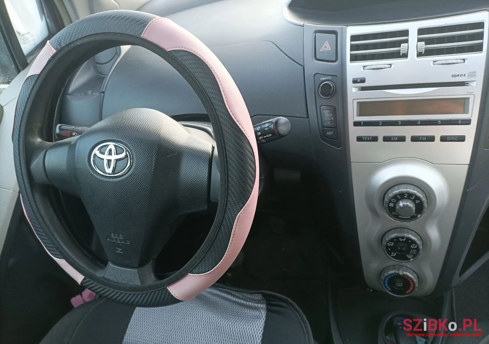 2007' Toyota Yaris photo #3