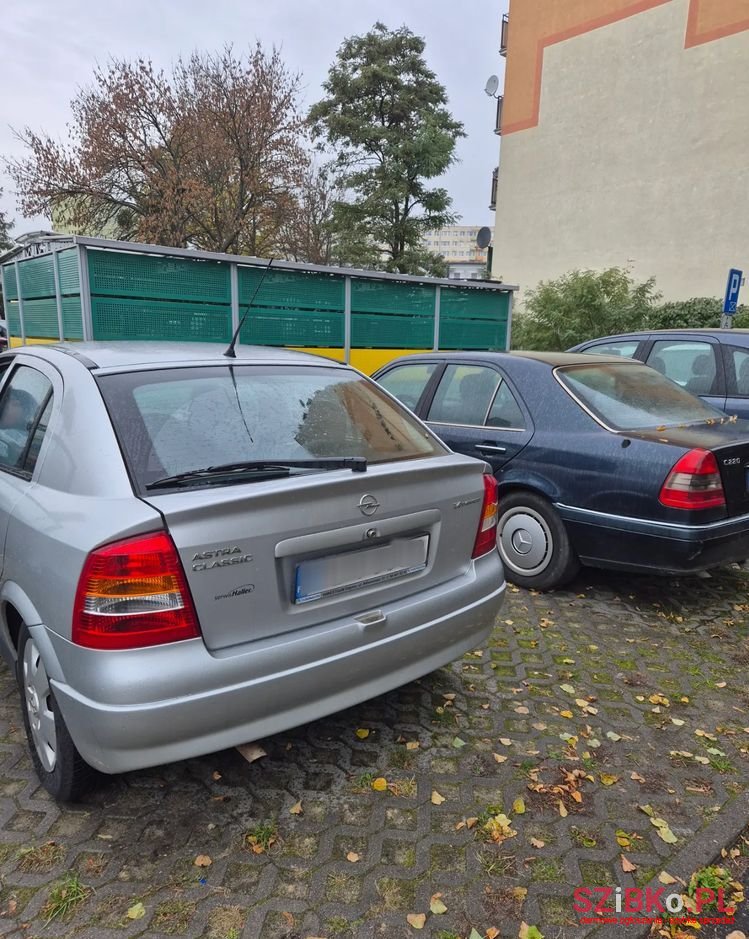 2009' Opel Astra 1.4 Start photo #2