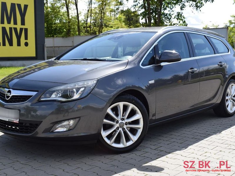 2011' Opel Astra 1.6 Turbo Cosmo photo #3