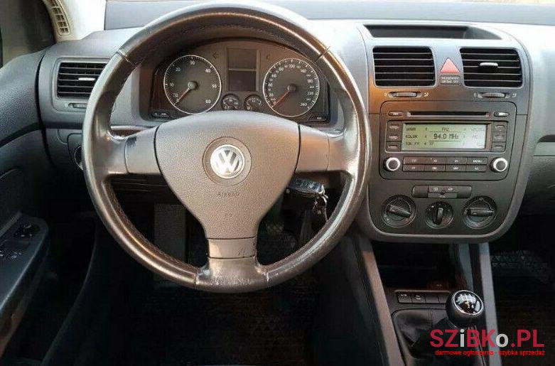 2005' Volkswagen Golf photo #4