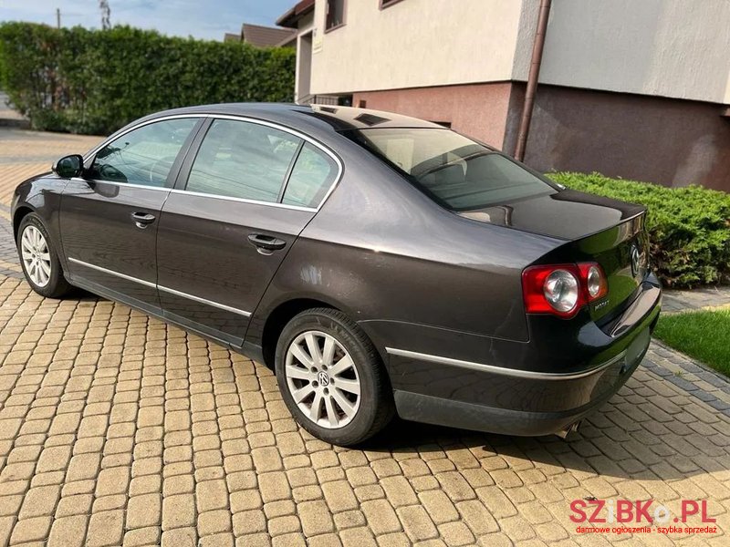 2009' Volkswagen Passat photo #6