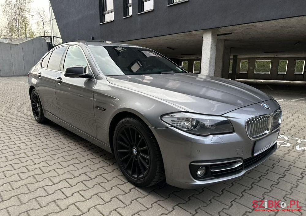 2011' BMW 5 Series 528I photo #3