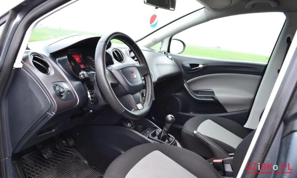 2012' SEAT Ibiza photo #6