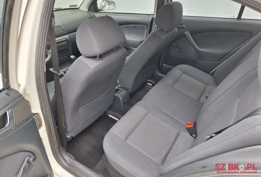 2009' Skoda Octavia 1.9 Tdi Tour Classic photo #6