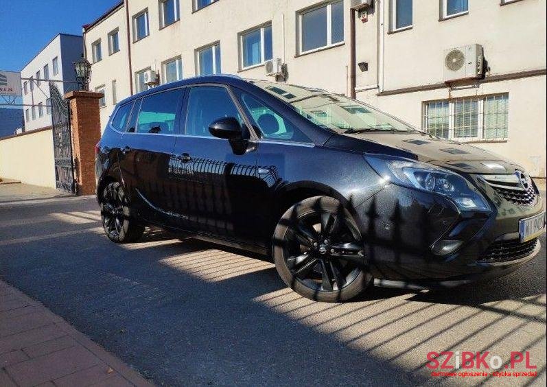 2014' Opel Zafira photo #1