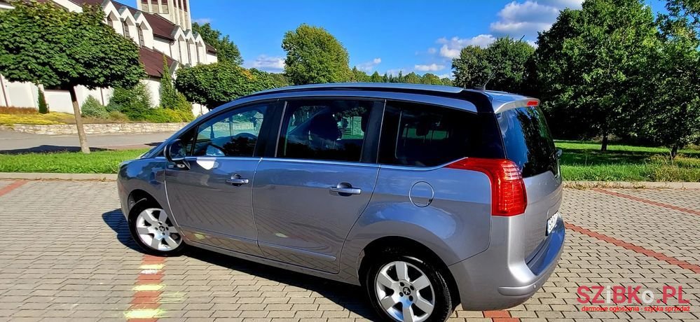 2016' Peugeot 5008 photo #2