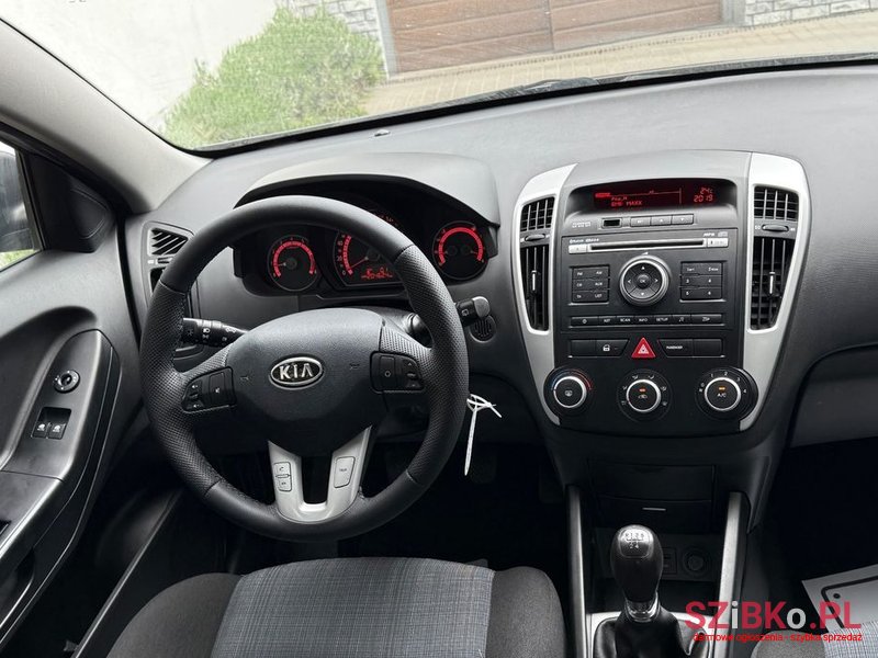 2010' Kia Proceed photo #6