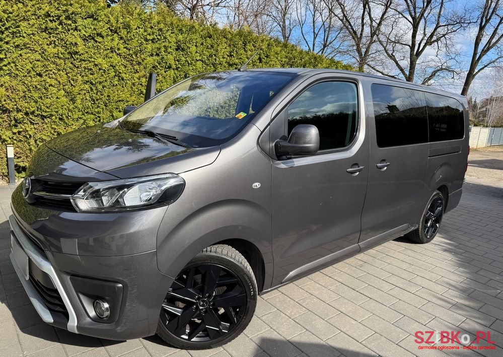 2018' Toyota ProAce Verso photo #6