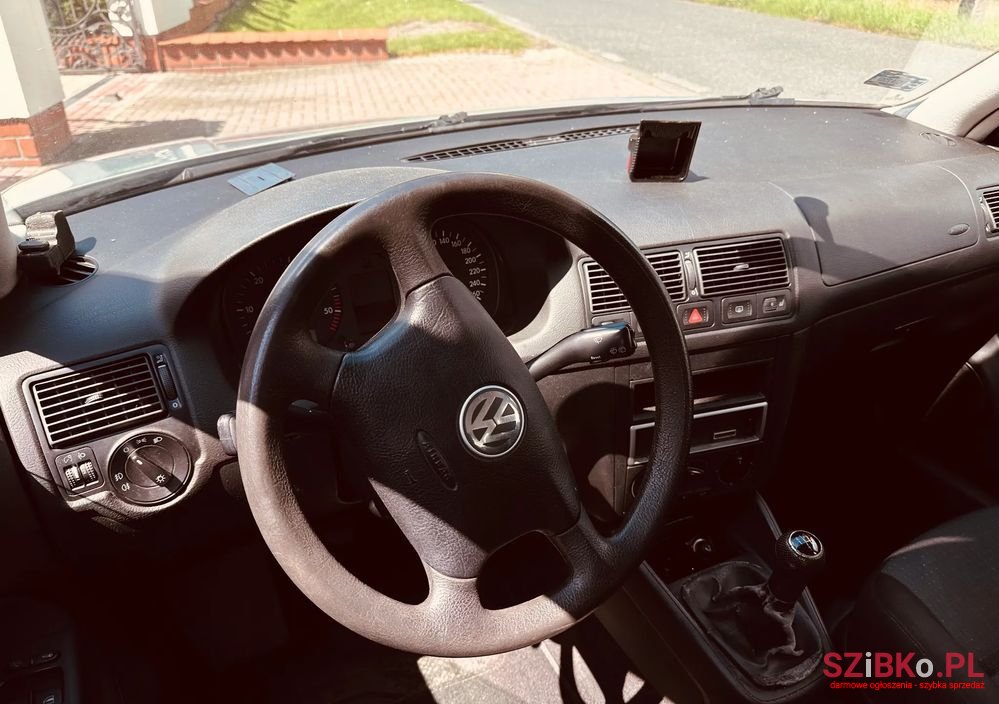 2003' Volkswagen Golf photo #5