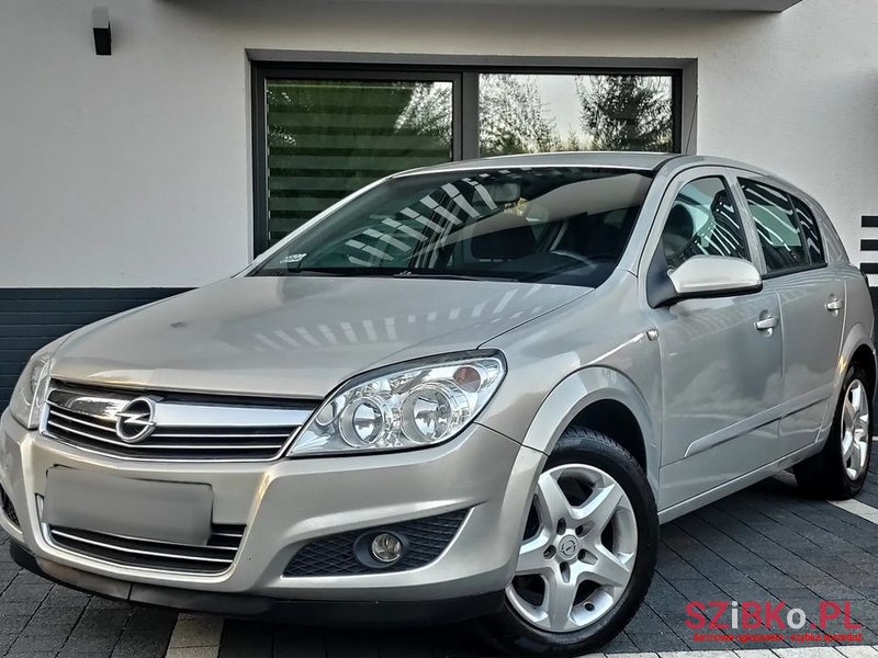 2008' Opel Astra photo #1