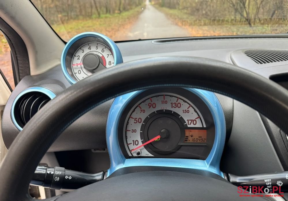 2009' Peugeot 107 photo #6