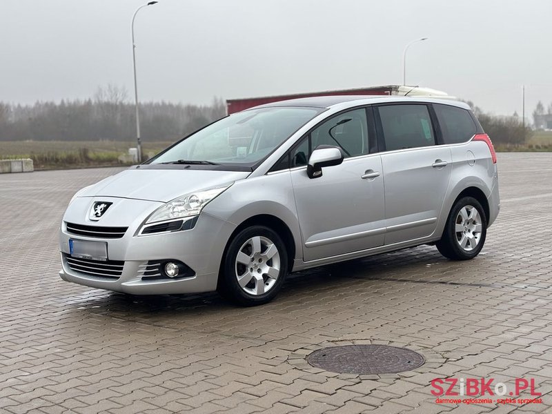 2011' Peugeot 5008 1.6 Hdi Premium photo #1